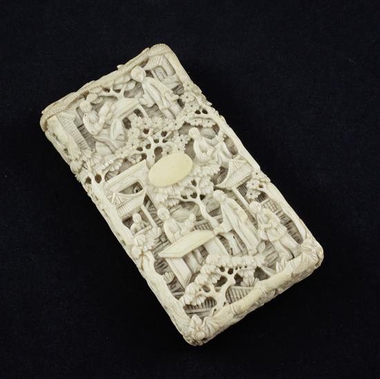 A Chinese export ivory card case, 19th century, 8.3cm.